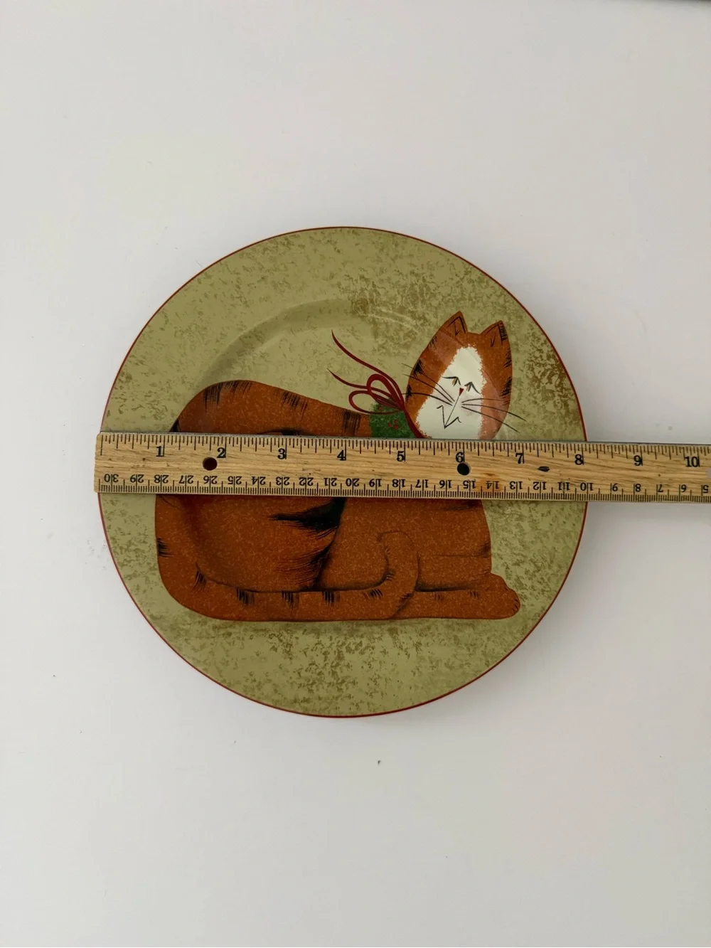 Festive Cat Plate Wall Accent in Brown and Green